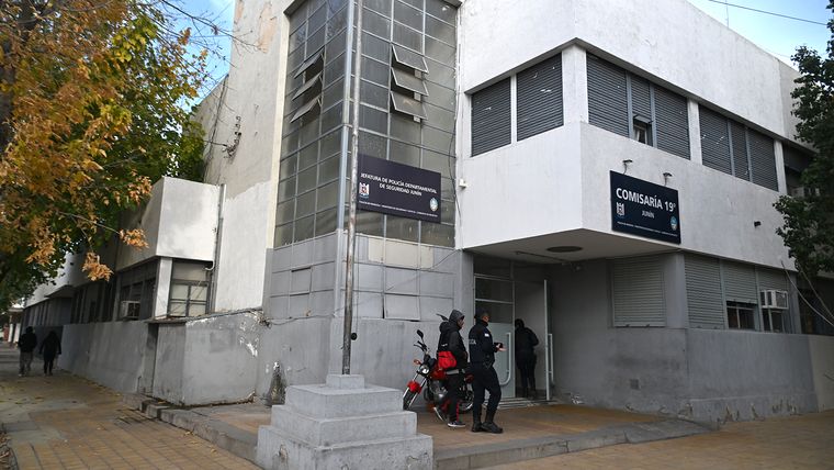 La Comisaría 19° registró un intenso movimiento en los días posteriores al hallazgo del cadáver de la víctima. La Comisaría 19° registró un intenso movimiento en los días posteriores al hallazgo del cadáver de la víctima.
