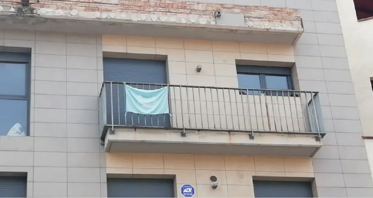 El balcón del que saltaron ambas jóvenes Foto: Gentileza @NiusDiario