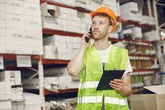 La adopción del voice picking se espera que siga creciendo a medida que las empresas buscan nuevas formas de mejorar la eficiencia y la precisión en sus operaciones logísticas. Foto: Gentileza