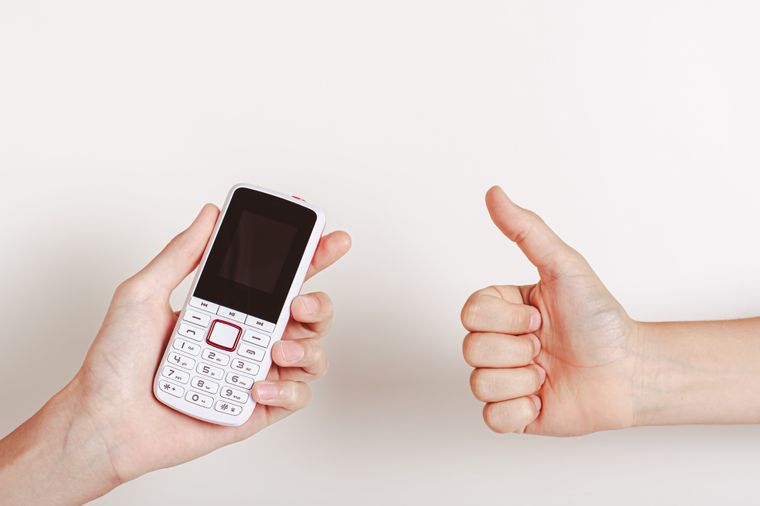 Los nuevos teléfonos básicos combinan baterías de larga duración y carcasas con formatos compactos.