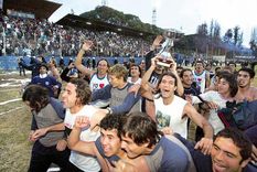 Uno de los momentos más importantes de la historia de Independiente Rivadavia, que ahora los hinchas trajeron al presente. Uno de los momentos más importantes de la historia de Independiente Rivadavia, que ahora los hinchas trajeron al presente.
