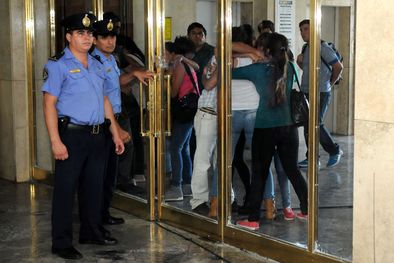 MDZol | Al conocerse la sentencia hubo cruces entre familiares de Guerra y Berdejo. Uno fue absuelto, el otro condenado a perpetua. Foto: Pachy Reynoso/MDZ