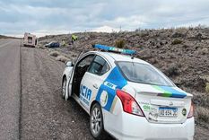 Tres personas murieron y dos resultaron heridas como consecuencia del vuelco en la Ruta 6, a la altura de General Roca, en Río Negro. Tres personas murieron y dos resultaron heridas como consecuencia del vuelco en la Ruta 6, a la altura de General Roca, en Río Negro.