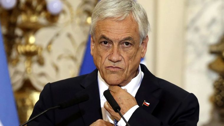 Piñera en medio de un gran escándalo de corrupción.