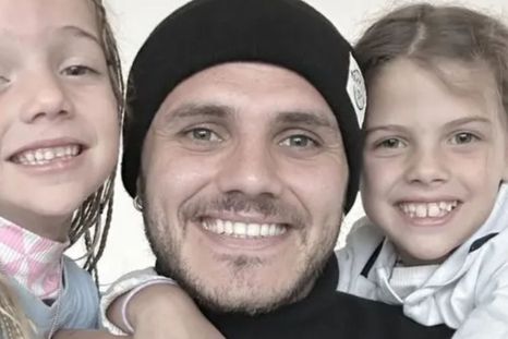 Mauro Icardi junto a sus hijas Mauro Icardi junto a sus hijas