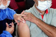 Gamaleya afirmó que la primera dosis de la vacuna rusa no pierde inmunidad hasta los 6 meses Foto: ALF PONCE MERCADO / MDZ