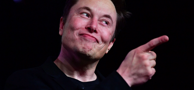Foto: Electreck - https://electrek.co/wp-content/uploads/sites/3/2020/08/Tesla-Elon-Musk.jpg