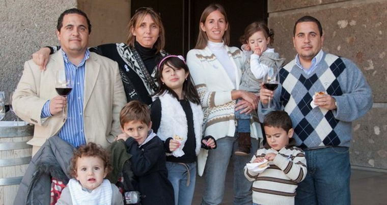 Familia numerosa: José Luis Álvarez, Valeria Nieva, Viviana Porpatto, Adrian Álvarez, Luana, Santiago, Ignacio, Rodrigo y Lucia Álvarez. Foto: Gentileza