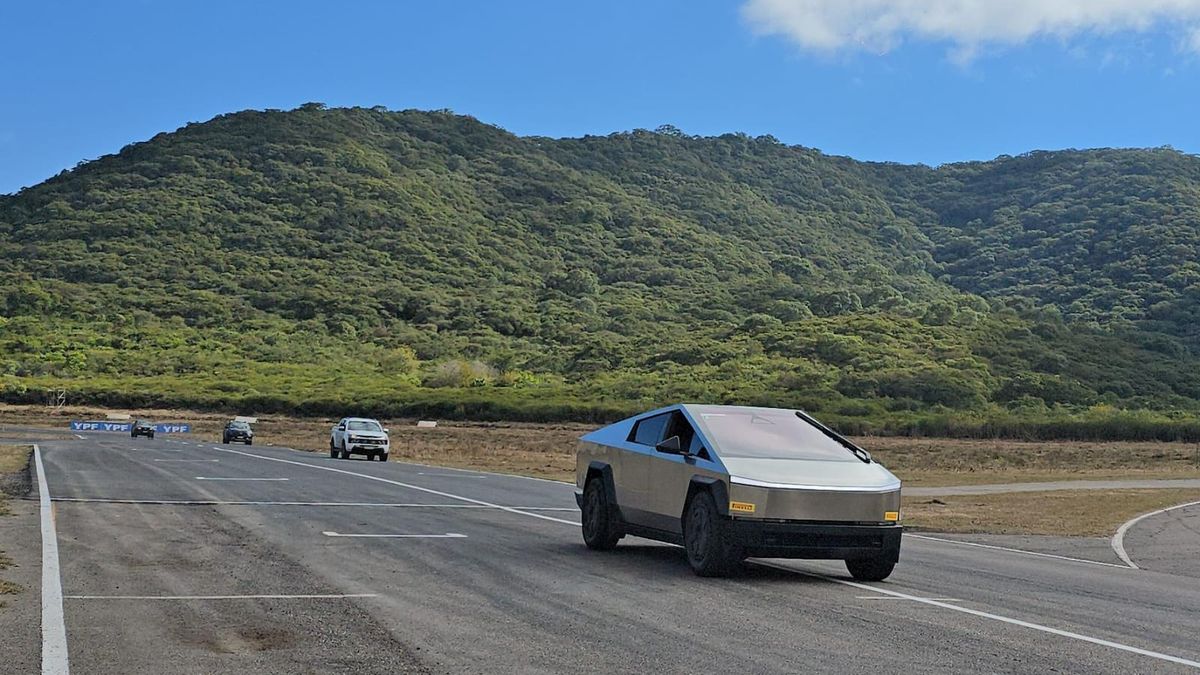El dipuTesla llegó al TC2000: pasó por Salta y sorprendió a propios y extraños