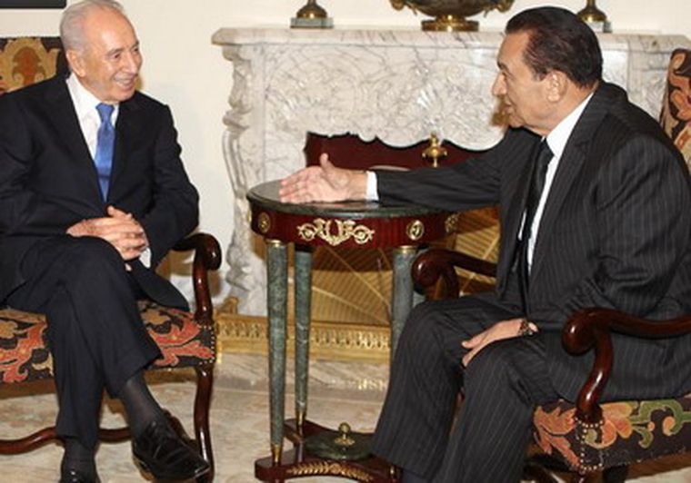 Los presidentes de Israel, Simón Peres, y Egipto, Hosni Mubarak.