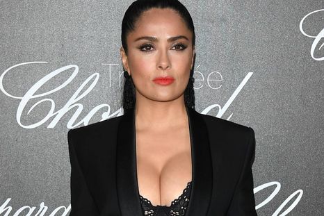 Salma Hayek (54) sabe que la prenda más versátil y atemporal del guardarropas es el blazer. Foto: El Sumario
