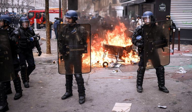 Francia disturbios Los disturbios no se detienen en Francia. Foto: Efe.