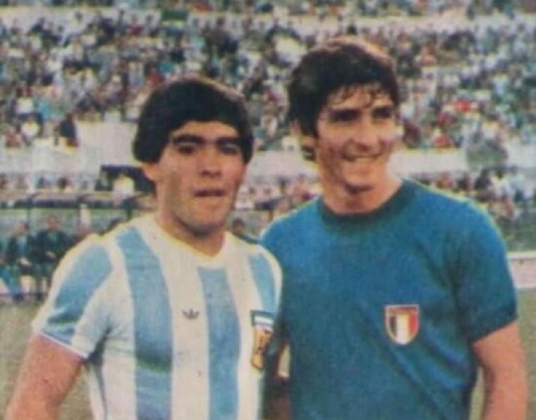 Diego Maradona y Paolo Rossi, dos campeones mundiales que nos dejaron este año.