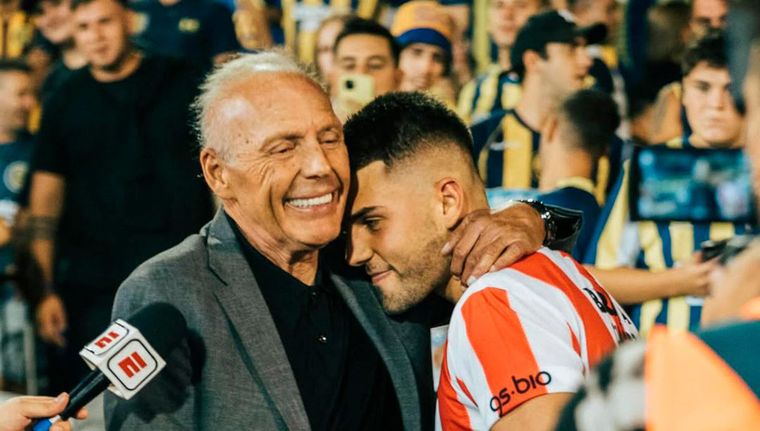 Miguel Ángel Russo y su hijo Nacho durante un duelo entre Rosario Central e Instituto en 2024.
