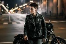 terrible accidente en el set de batwoman deja a una integrante del staff paralizada