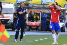Ricardo Gareca en la derrota de Chile. Foto: EFE