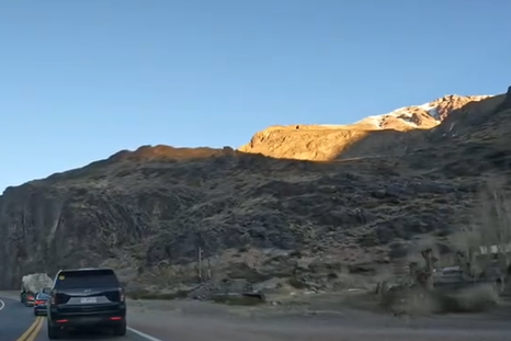 La peligrosa maniobra se registró en la ruta 7 La peligrosa maniobra se registró en la ruta 7