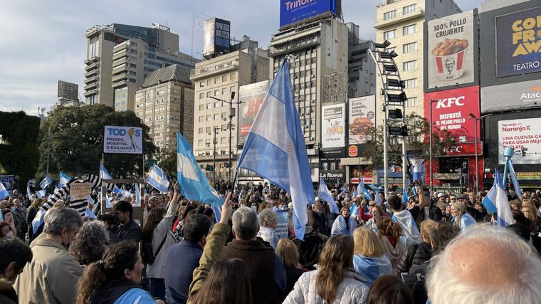La marcha contra el Gobierno en la Plaza de la República Foto: Twitter: @revolucionfed