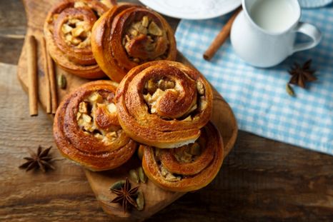 Rollos de manzana y canela Una receta simple y deliciosa en minutos. Foto: Shutterstock