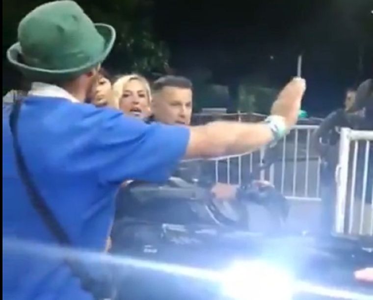 Un policía ingresó al recital de Los Piojos por la fuerza en un cuatriciclo con otro hombre y dos mujeres Foto: Captura de video