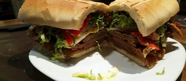 Sándwich de milanesa tucumano. Foto: @agustefaniagarcia en Instagram. Sándwich de milanesa tucumano. Foto: @agustefaniagarcia en Instagram.