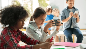 La medida implementada por Australia abrió el debate sobre el uso del celular en niños, niñas y adolescentes. La medida implementada por Australia abrió el debate sobre el uso del celular en niños, niñas y adolescentes.