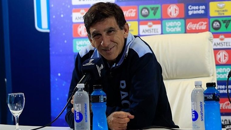 Gustavo Costas sonríe: recupera a Marco Di Césare para la ida ante Corinthians. Foto: Racing Oficial