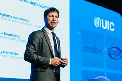 MDZol | El economista Esteban Domecq consideró que la inflación en Argentina tiende a desaparecer porque por primera vez están atacando las causas”. Foto: UIC - Ph Atrezzo Productora