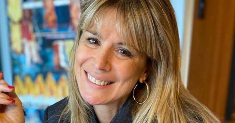 Flavia Palmiero nos enseña los consejos estilísticos más fáciles para llevar zapatillas Foto: MSN