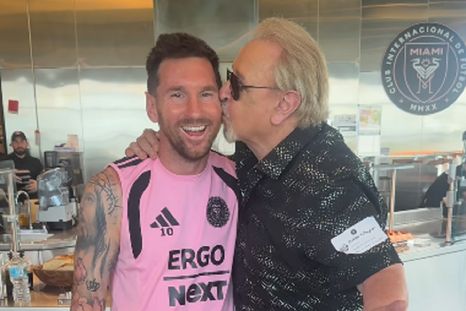 El actor mexicano sorprendió a Messi. El actor mexicano sorprendió a Messi.