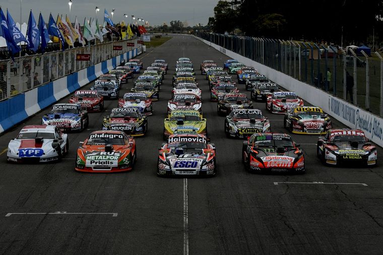 El numeroso parque del Turismo Carretera. Foto: ACTC