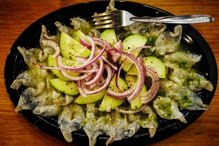 Disfruta el famoso ceviche mexicano: aguachile verde. Dueño de un sabor riquísimo y refrescante.