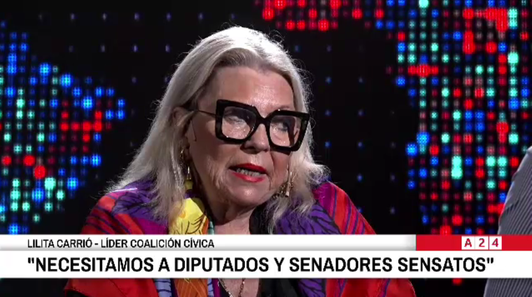 Elisa Carrió cruzó a Javier Milei y a Luis Caputo.