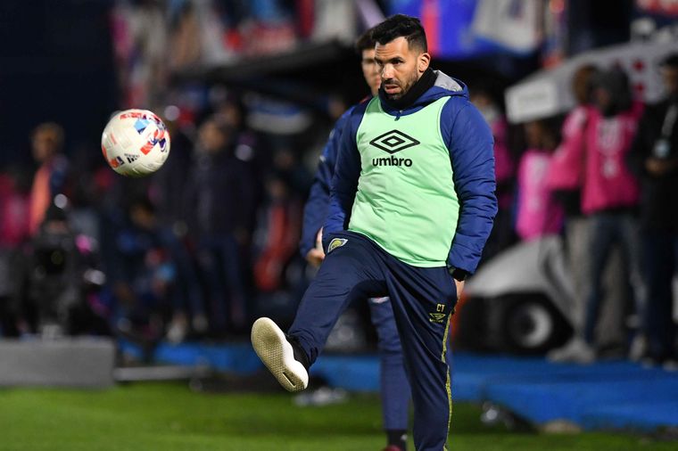 Un grupo de entrenadores denuncia que Tevez no posee el carnet de técnico, necesario en Argentina. Foto: Télam