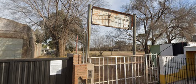 El predio donde jugaba al fútbol el joven que murió en pleno partido.