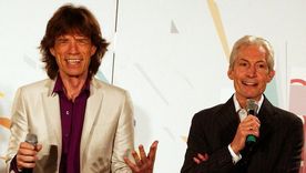 Foto: GETTY IMAGES. Mick Jagger y Charlie watts protagonizaron una sonada pelea que puso en jaque su relación como miembros de los Rolling Stones.