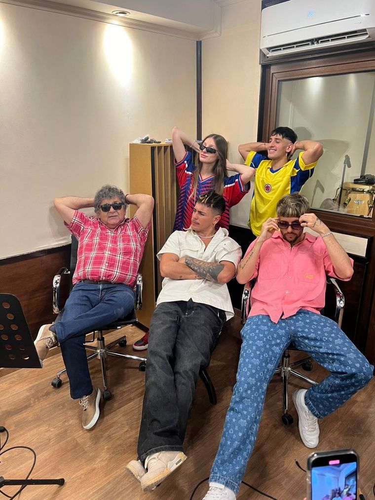 Lauta, Yami Safdie, Los Palmeras y Benja Torres lanzaron Pa La Playita Foto: Gentileza LEB Entertainment