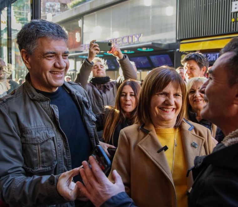 Candidato y apelación. Jorge Macri de recorrida con Patricia Bullrich, la izquierda quiere evitar que compita. Foto: Prensa Macri