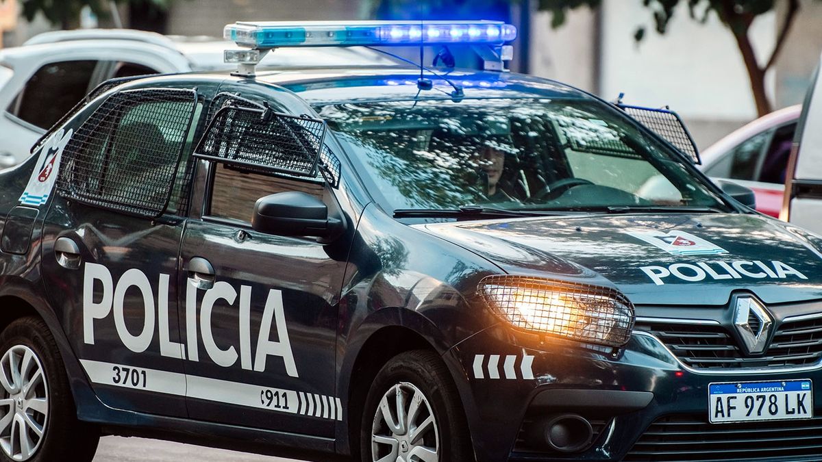 Motochorros armados interceptaron a una mujer, la 