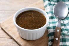 Los secretos de la salsa chimichurri para el asado del 25 de mayo. Foto: Foto: Freepik.
