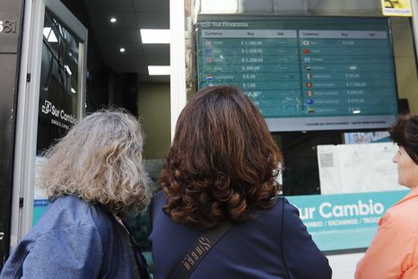 mis dolares, mi decision: la encuesta que enciende alarmas en el gobierno de javier milei mis dolares, mi decision: la encuesta que enciende alarmas en el gobierno de javier milei