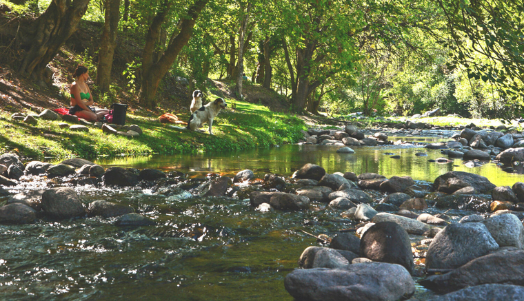En La Granja, el pueblo y los balnearios naturales forman una postal típica de las Sierras Chicas. En La Granja, el pueblo y los balnearios naturales forman una postal típica de las Sierras Chicas.