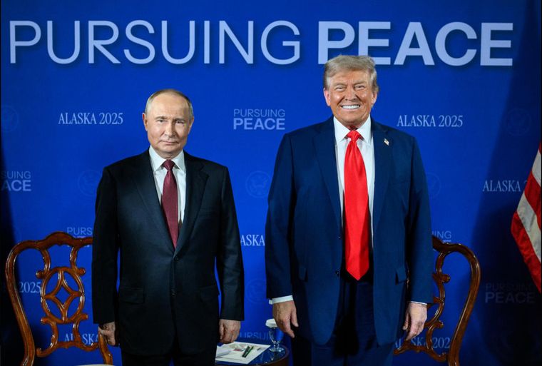 Vladimir Putin y Donald Trump se vieron hace poco en Alaska. Foto Efe