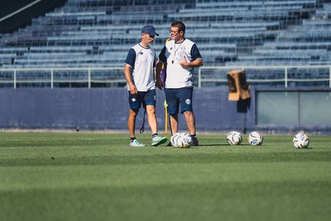 Berti esperó por la evolución de uno de sus jugadores titulares pero finalmente deberá hacer una variante. Berti esperó por la evolución de uno de sus jugadores titulares pero finalmente deberá hacer una variante.