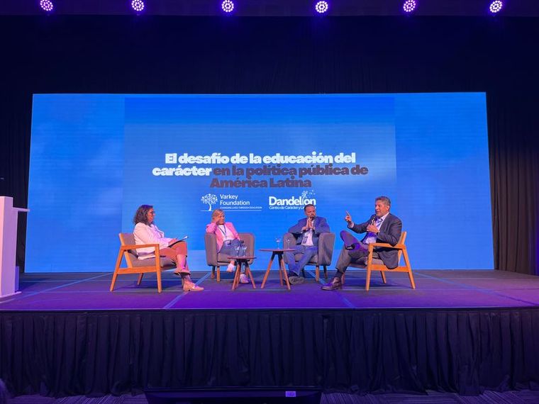 El congreso reunió a actores clave del sistema educativo para debatir, compartir evidencia. El congreso reunió a actores clave del sistema educativo para debatir, compartir evidencia.