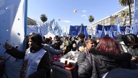 Junto con el sindicalismo, cada año miles de fieles se movilizan desde la Iglesia de San Cayetano