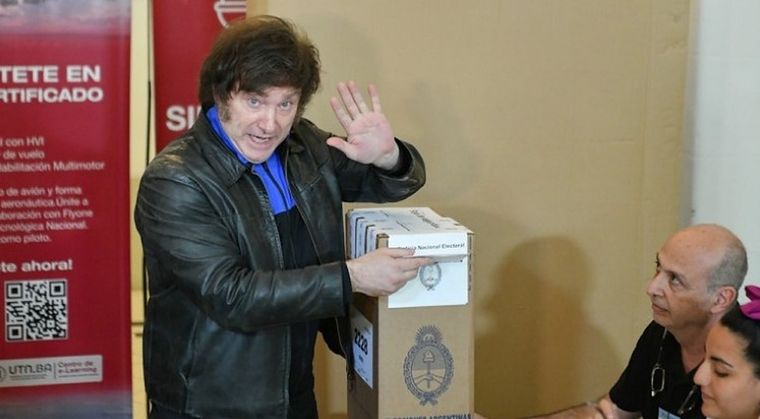 Javier Milei promete aplicar medidas radicales como la eliminación total de impuestos y la liberación del mercado. Foto: Noticias Argentinas