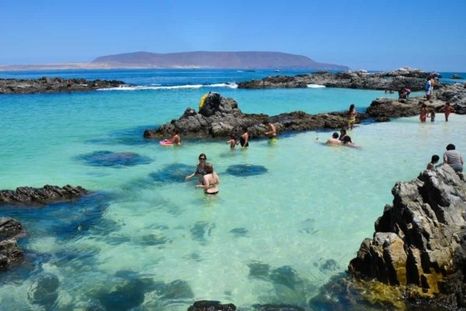 Las playas del norte de Chile combinan clima templado, paisajes áridos y aguas del Pacífico durante el invierno. Las playas del norte de Chile combinan clima templado, paisajes áridos y aguas del Pacífico durante el invierno.