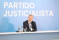 Carlos Beraldi, abogado de la expresidenta Cristina Fernández de Kirchner, brindó una conferencia de prensa para explicar el recurso de queja que presentó ante la Corte Suprema en el marco de la causa Vialidad. Foto: Prensa La Cámpora