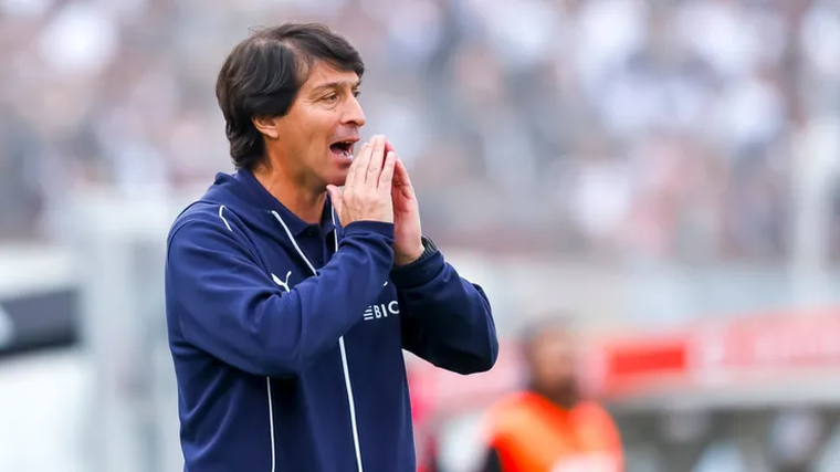 Garnero pondría equipo alternativo para el clásico contra Colo Colo. Garnero pondría equipo alternativo para el clásico contra Colo Colo.